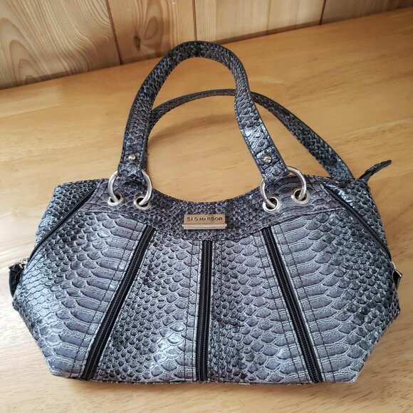 Sag Harbor Faux Silver Snakeskin Embossed Shoulder Bag NWOT Zip Accents - Picture 4 of 9
